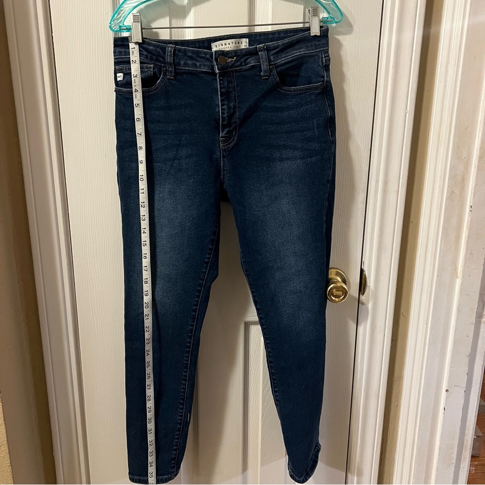 Signature twenty four dark skinny jeans size 30